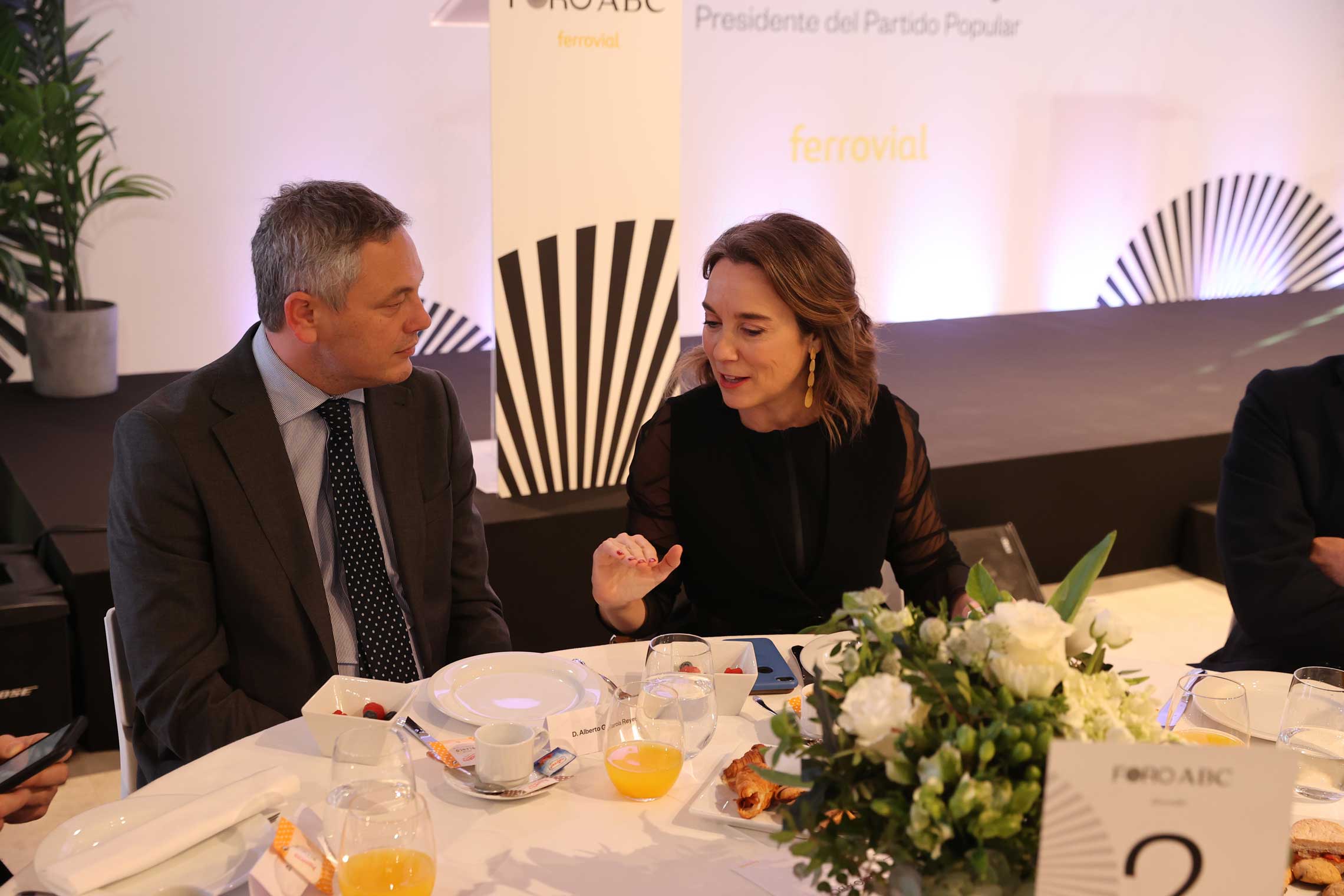 Cuca Gamarra charla con el Director de ABC Sevilla Alberto García Reyes