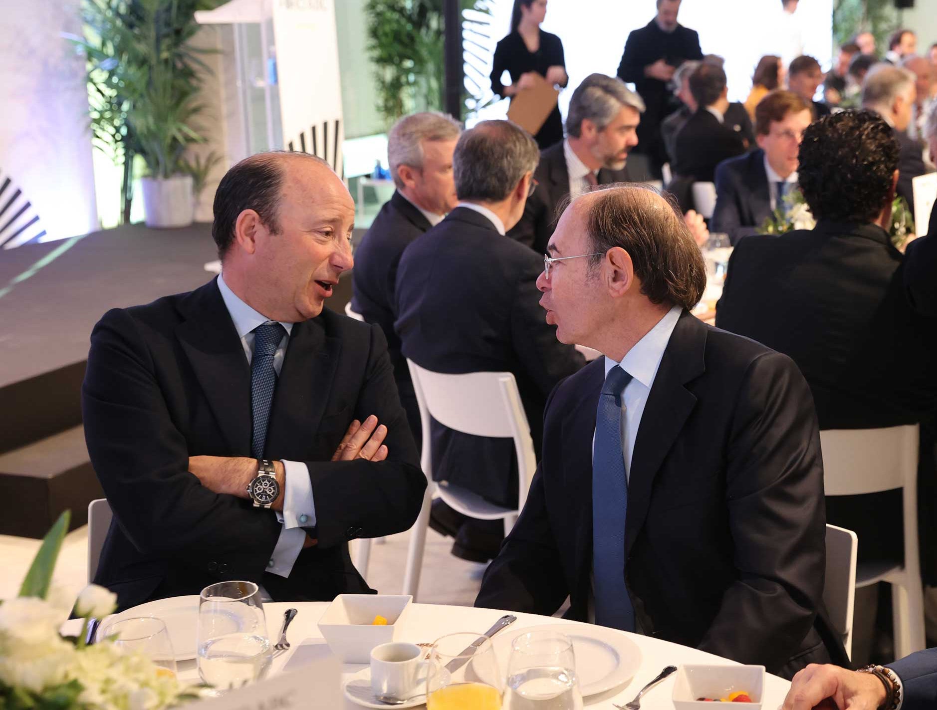 Juan Manuel Cendoya conversa con Pío García-Escudero