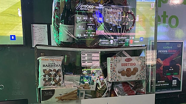 Uno de los lotes de Navidad que se sorteaba entre los perdedores