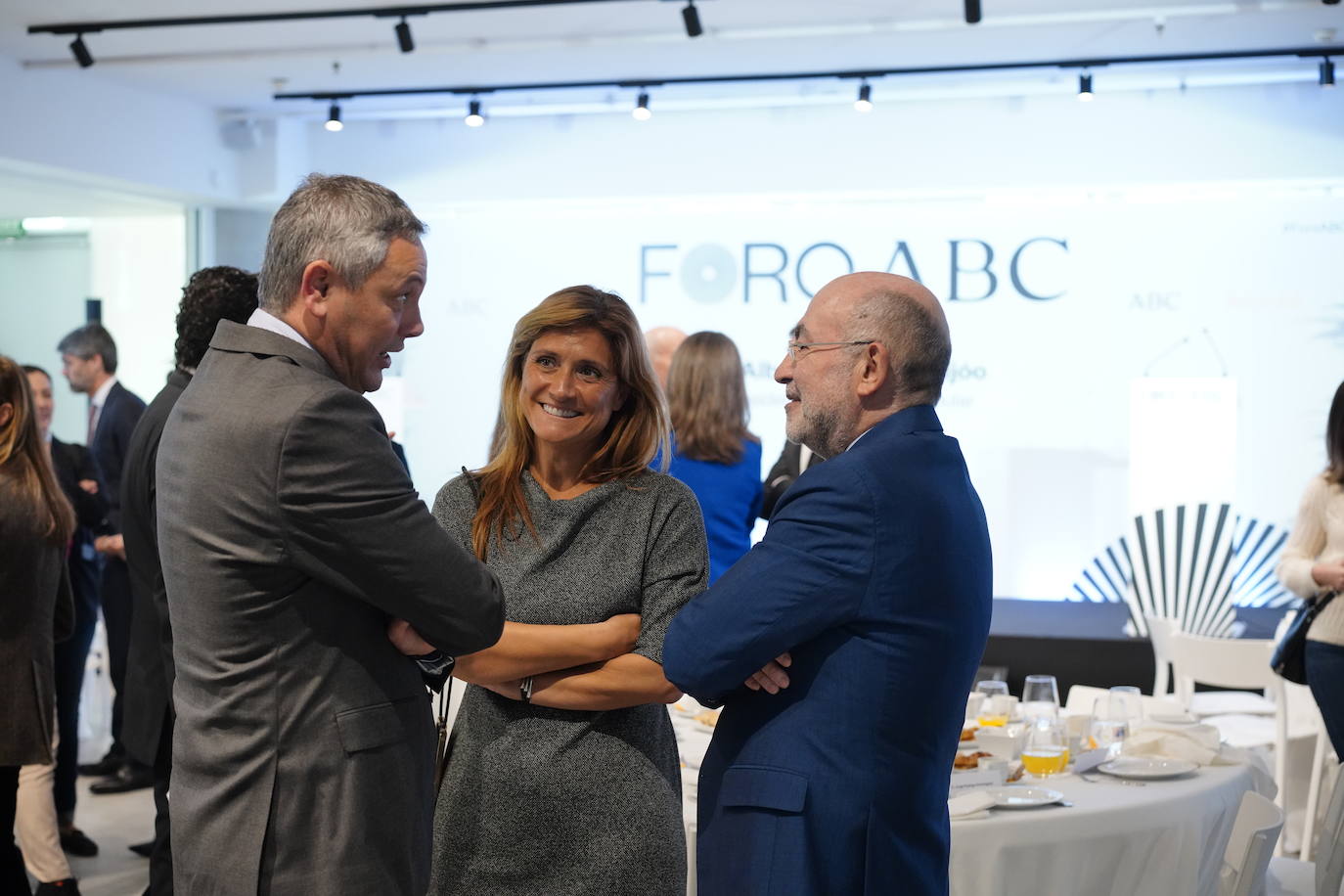  Ana Delgado Galán, directora general de ABC, conversa con Alberto García Reyes, Director de ABC de Sevilla