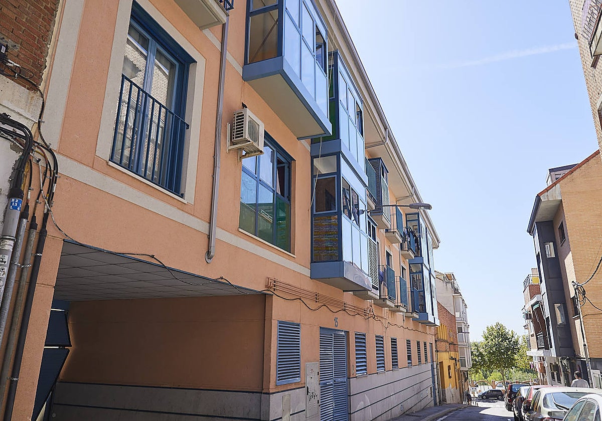 Edificio de viviendas en el barrio de la Fortuna, en Leganés