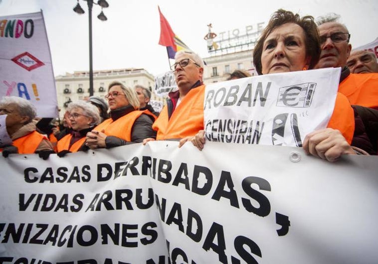 Ayuso carga contra los ayuntamientos que apoyaron la línea 7B de Metro «y ahora están a la cabeza de la plataforma de afectados»