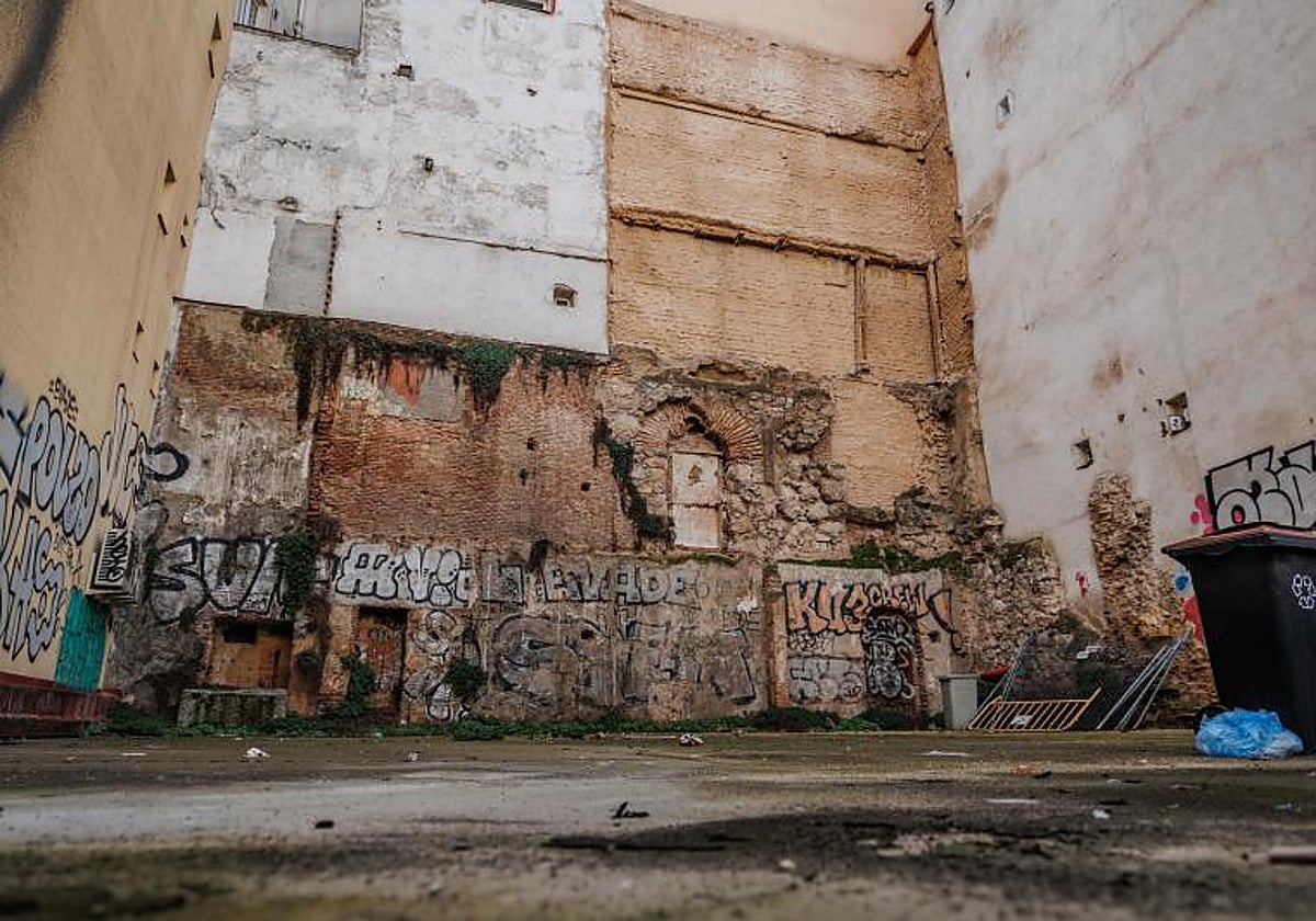 Calle Escalinata, entre la plaza de Isabel II y la calle Mayor