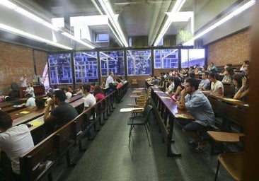 El Defensor del Pueblo investigará el sesgo ideológico en los libros de Historia de los alumnos catalanes