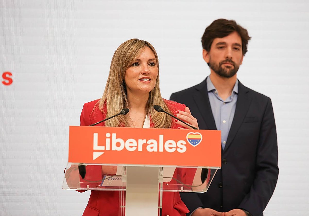 Patricia Guasp y Adrián Vázquez, en su primera rueda de prensa como nuevos líderes de Cs
