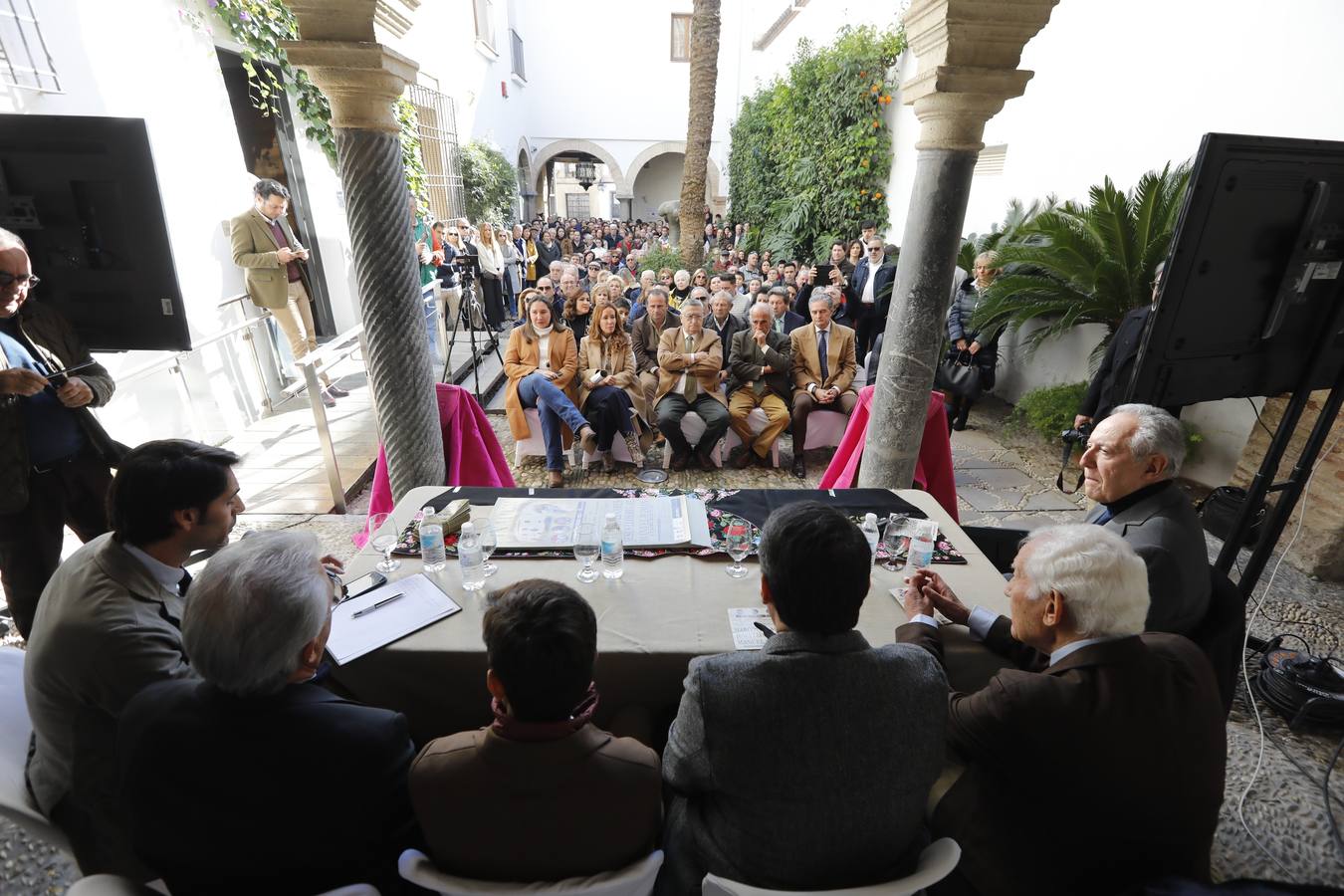 Manuel Román llena &#039;hasta la bandera&#039; el Museo Taurino para su debú con picadores
