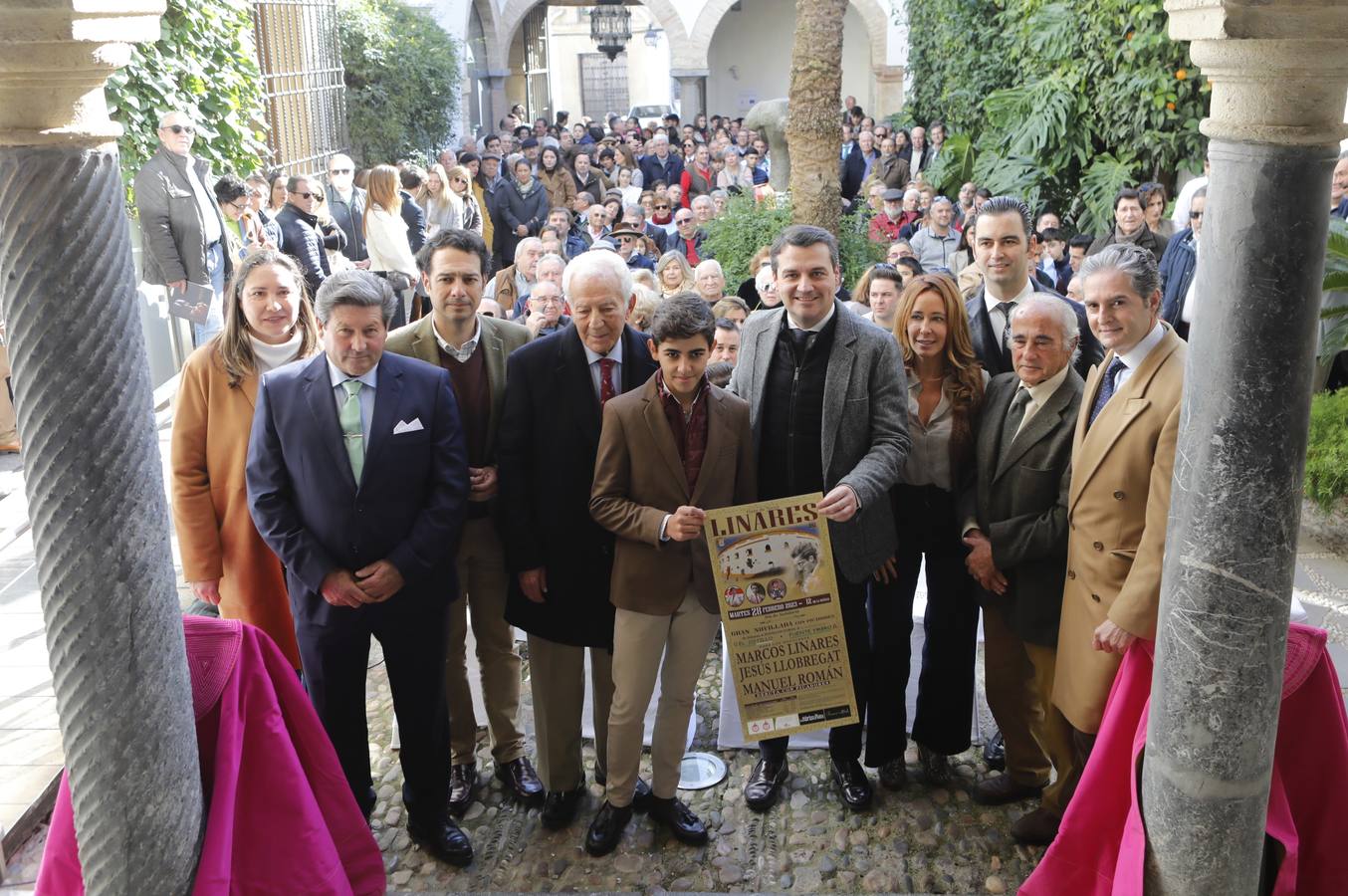 Manuel Román llena &#039;hasta la bandera&#039; el Museo Taurino para su debú con picadores