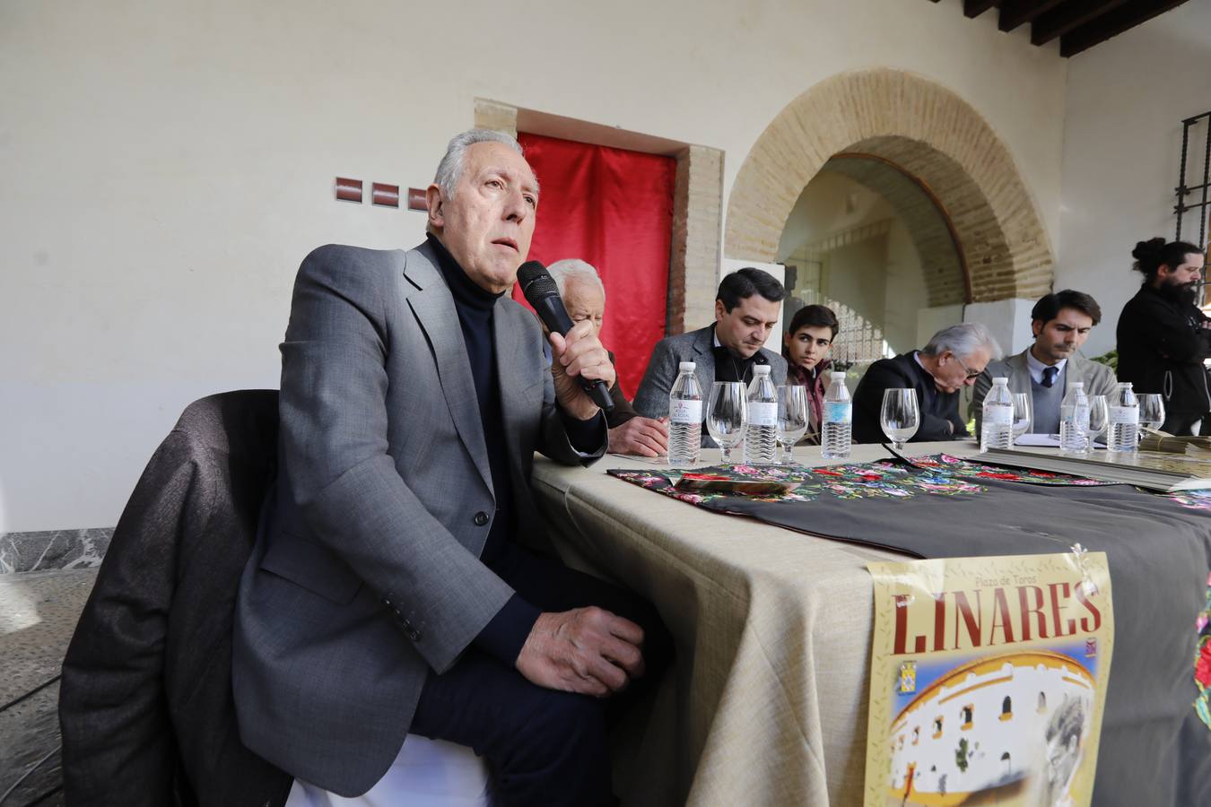 Manuel Román llena &#039;hasta la bandera&#039; el Museo Taurino para su debú con picadores