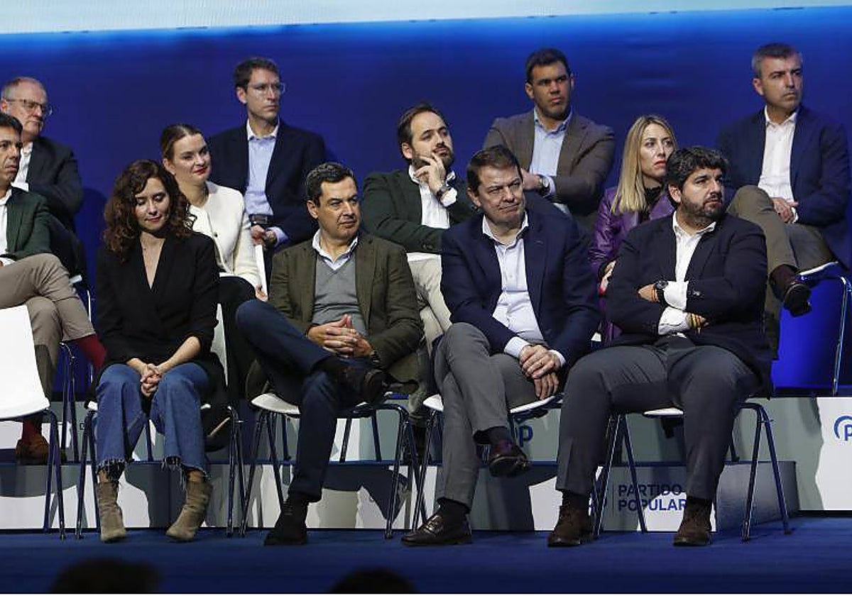 Juanma Moreno junto al resto de barones autonómicos del PP en el acto de este sábado en Zaragoza