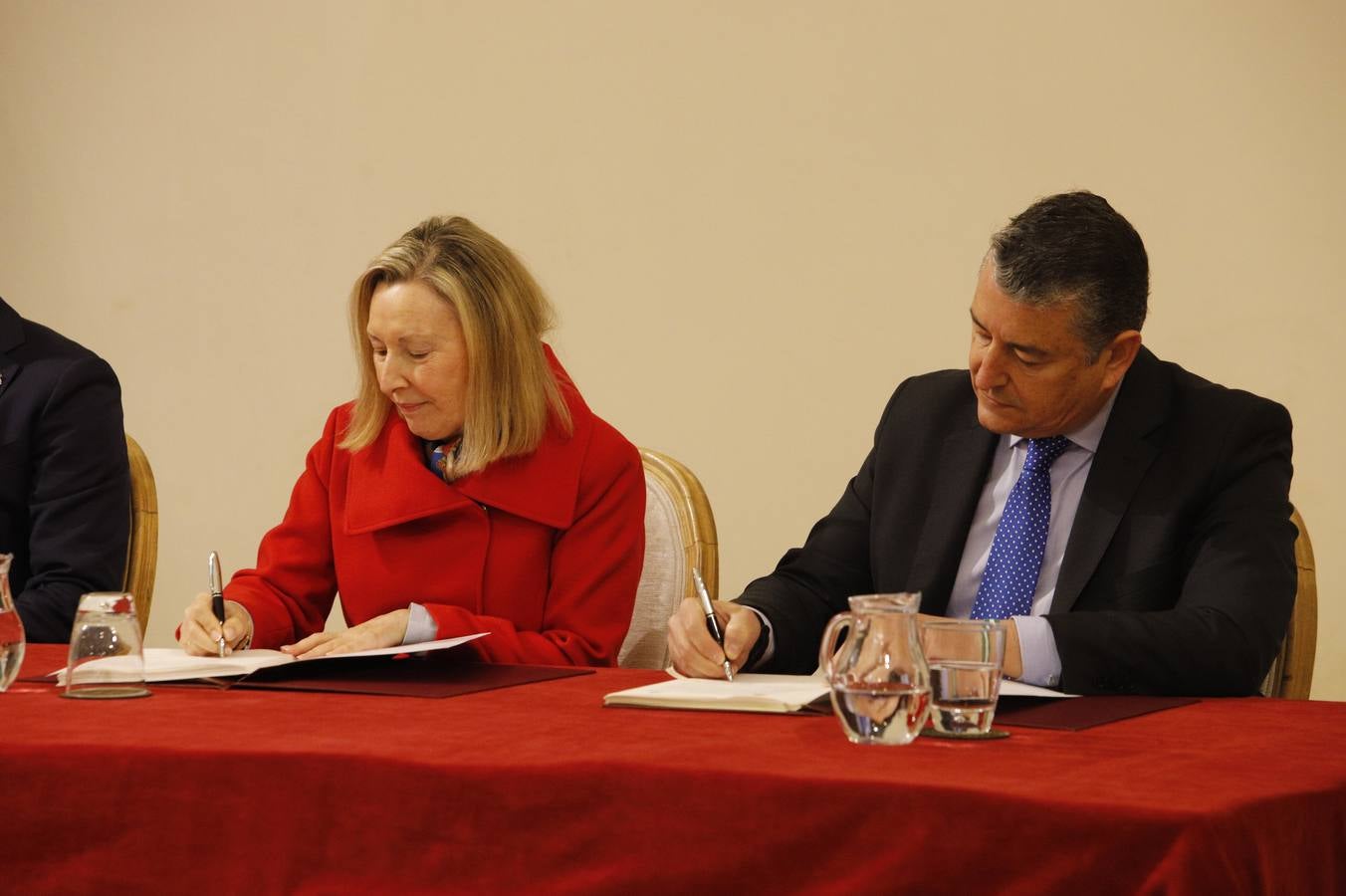 La firma de los convenios de la Base Logística de Córdoba, en imágenes