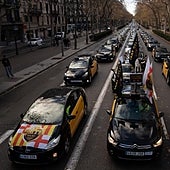 El taxi de Barcelona marcha contra las VTC y amenaza con paralizar la ciudad durante el Mobile