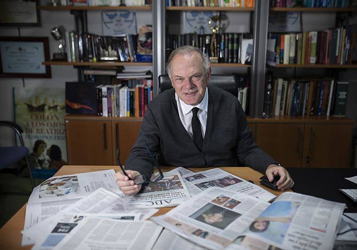 El informador atiende en su despacho