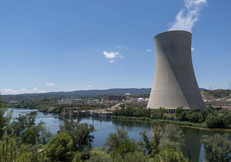 Las centrales nucleares catalanas confían en que el Gobierno retrase su cierre  por la situación energética mundial