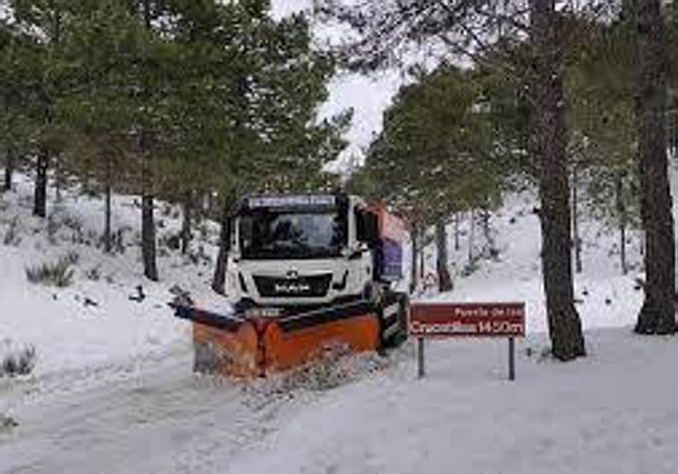 La nieve obliga a cancelar 22 rutas  en Cuenca, Guadalajara y Albacete y deja a 283 alumnos sin clase