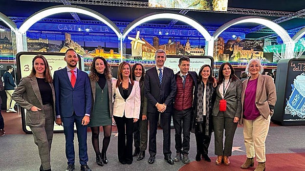 El presidente provincial con los técnicos de Turismo de la Diputación