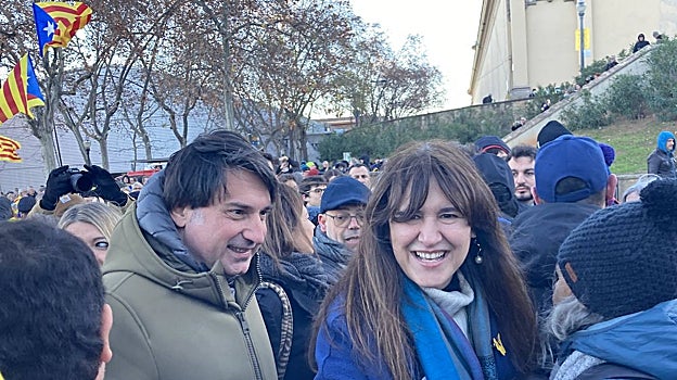Laura Borràs, junto a Francesc de Dalmases en la protesta contra la cumbre