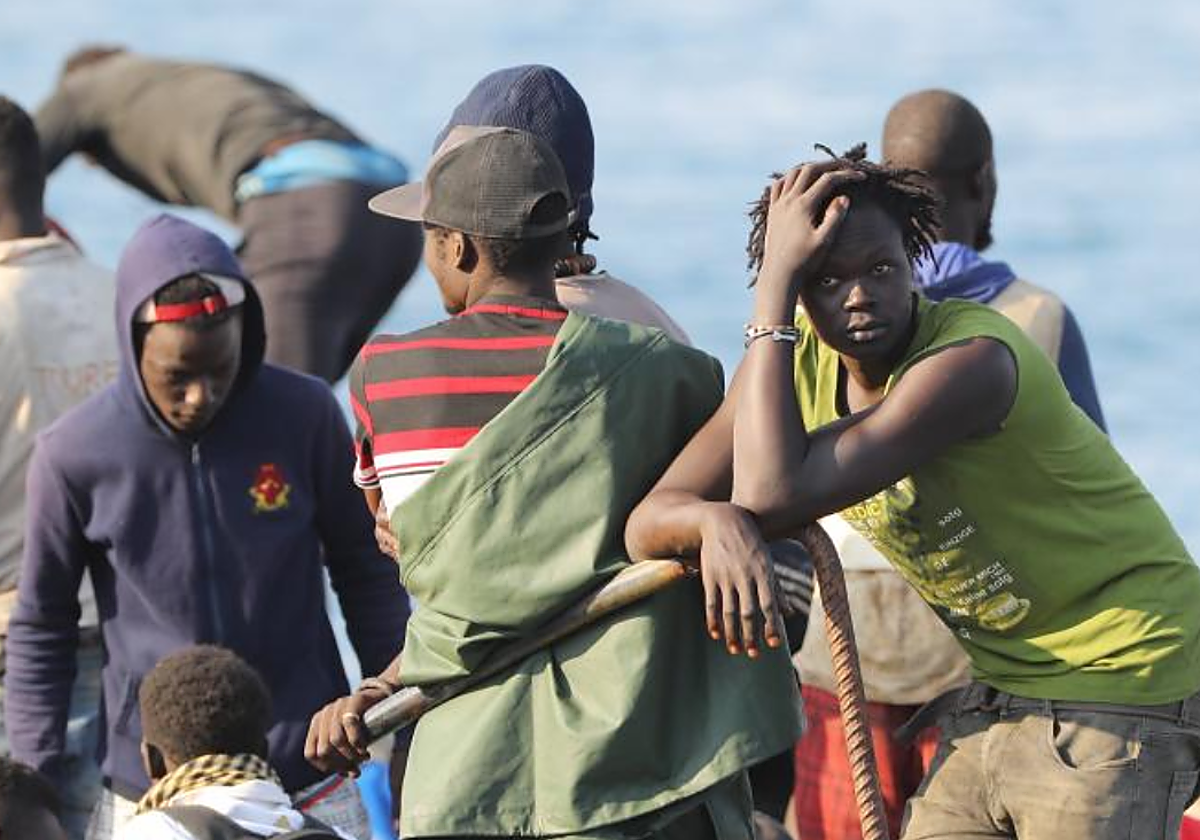 Rescate de una embarcación al Muelle de Arguineguín en Gran Canaria