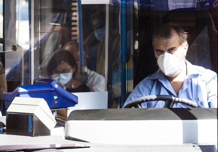 Adiós a la mascarilla en los transportes públicos: la Generalitat Valenciana avanza que «en breve» se eliminará el uso obligatorio