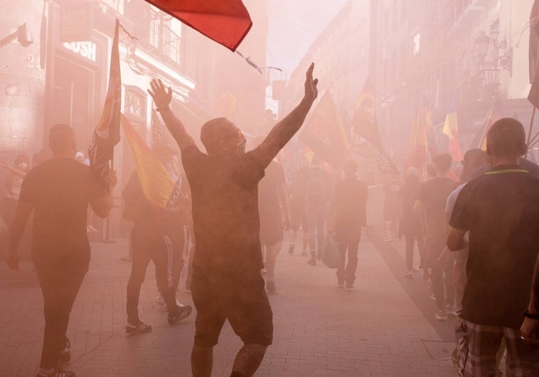 La protesta ultra de Colón logró el 'sí' del Gobierno al adelantarse 19 minutos a la constitucionalista