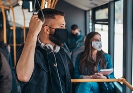 La ministra de Sanidad explica cómo será el final del uso de mascarillas en los transportes públicos