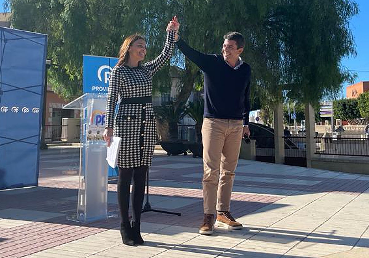 Isabel Berna y Carlos Mazón en Rojales, este domingo.