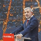 Collboni sale del gobierno de Barcelona para intentar librarse del lastre de Ada Colau