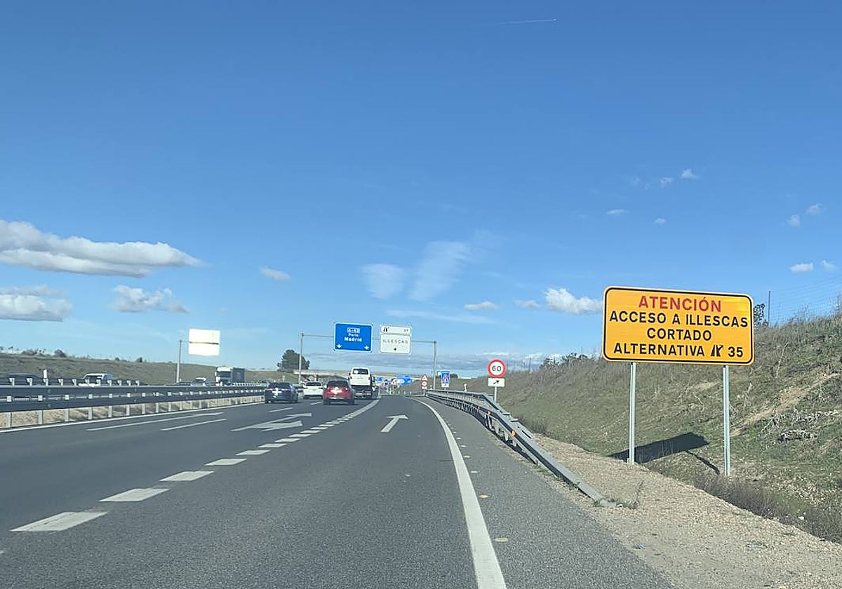 La entrada a IIlescas por la salida 36 permanece cortada por obras desde la pasada semana