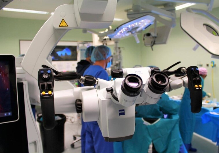 El servicio de Neurocirugía del hospital de Toledo cuenta con un microscopio quirúrgico de última generación