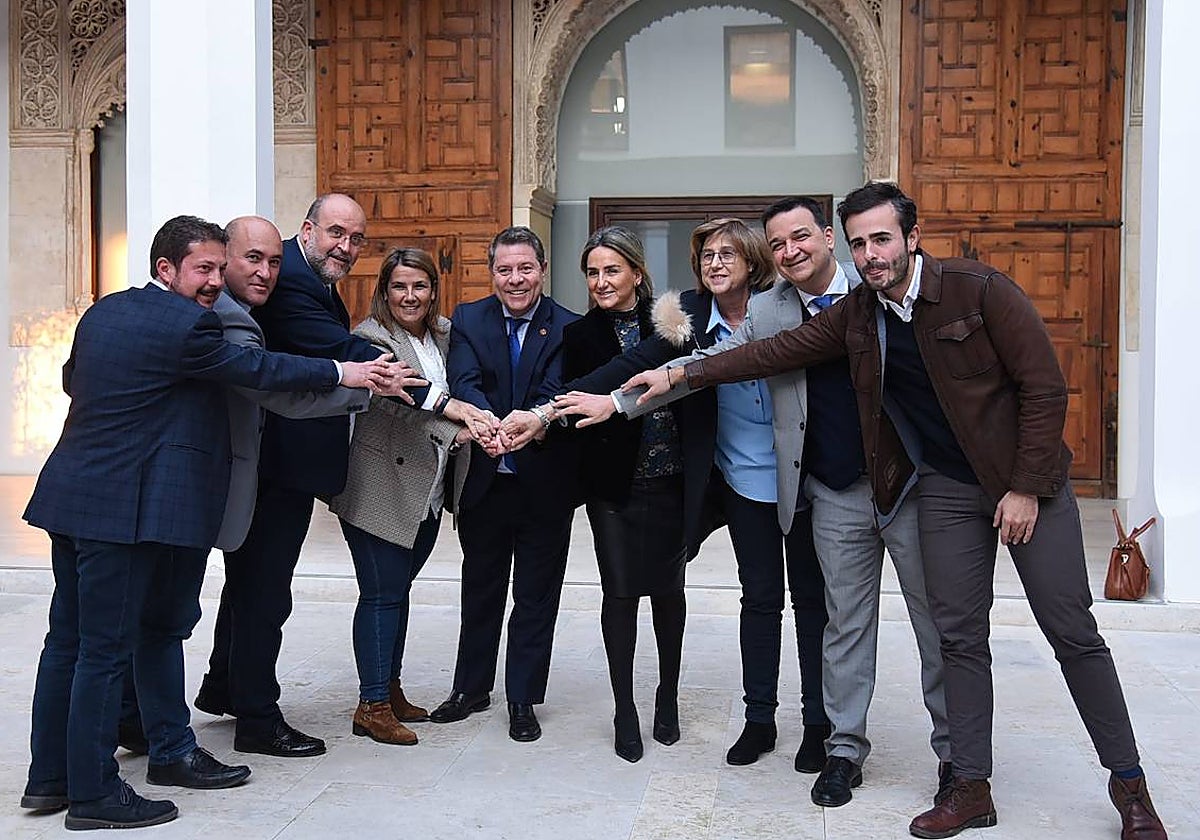 Page en la comparecencia con los alcaldes ribereños y las alcaldesas de Toledo y Talavera