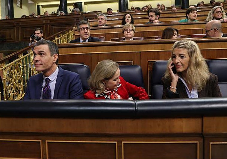 El Gobierno impone el rodillo en el Congreso y veta que 8 ministros den explicaciones