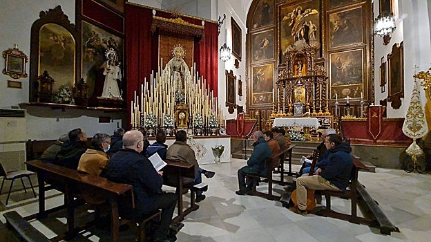 Oración de los residentes ante la Virgen de la Paz