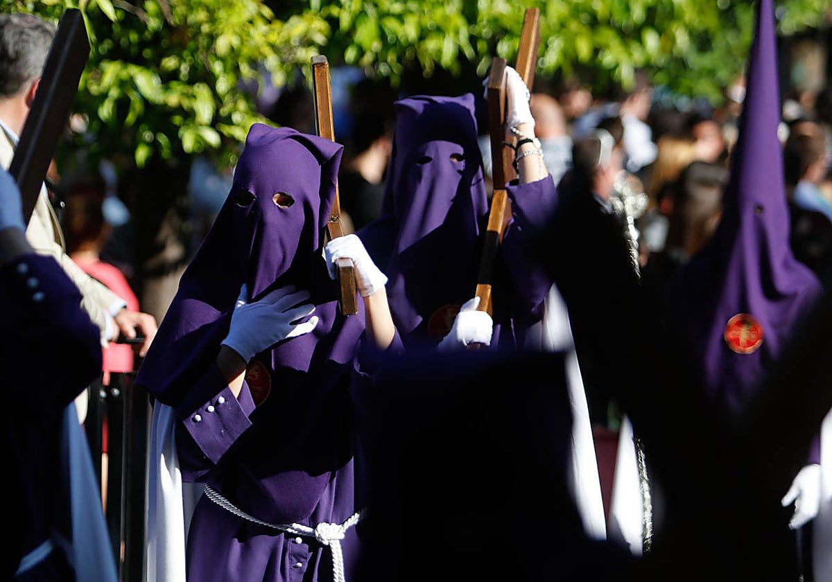 Nazarenos de la hermandad de la Agonía