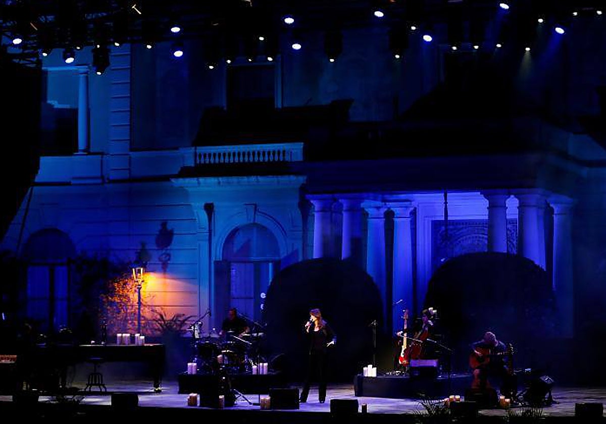 Un concierto en los Jardines de Pedralbes, con el palacio de fondo