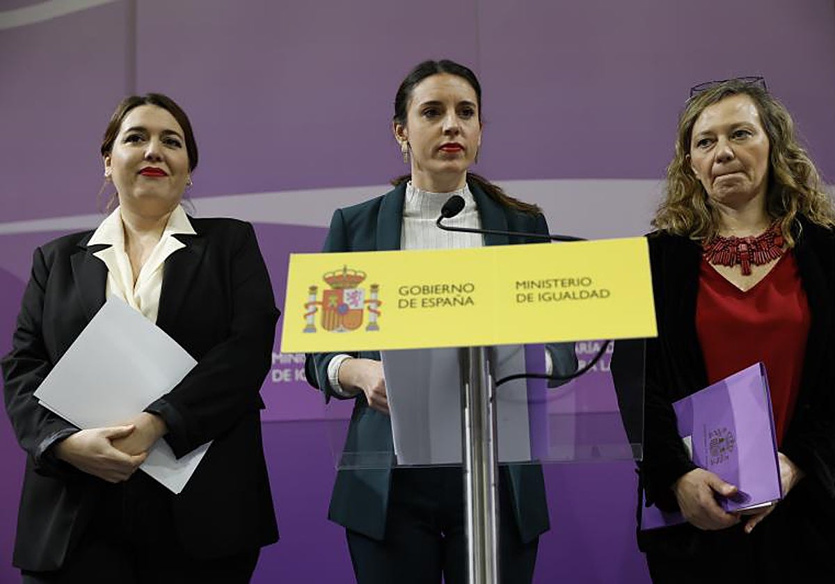 De izquierda a derecha: Ángela Rodríguez Pam, Irene Montero y Victoria Rossell