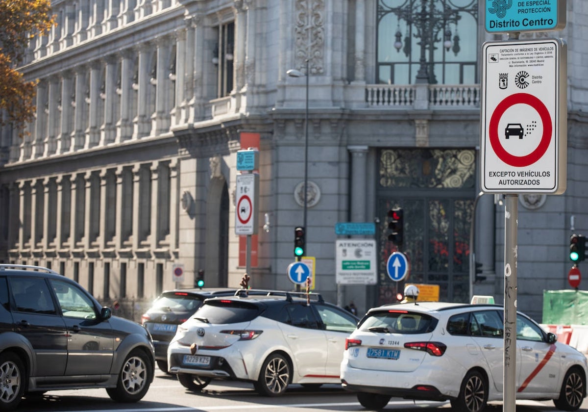 Uno de los accesos a la zona de bajas emisiones de Centro