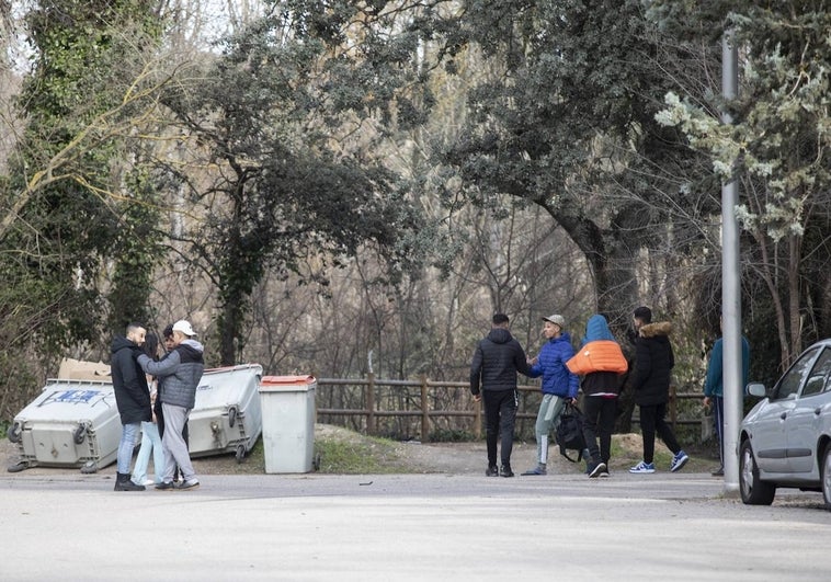 Amplían el plan policial en Batán por el auge de atracos de menores que llegan de otros barrios de Madrid