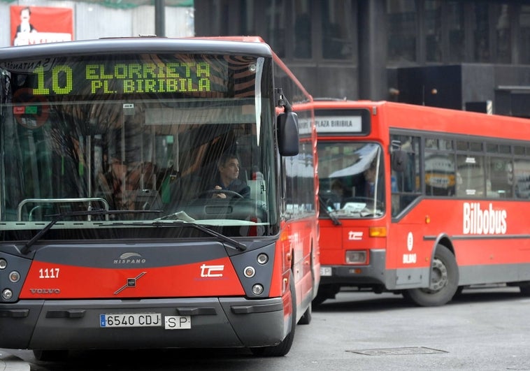 Dos coches registrarán y sancionarán en Bilbao a quienes aparquen en paradas de autobús