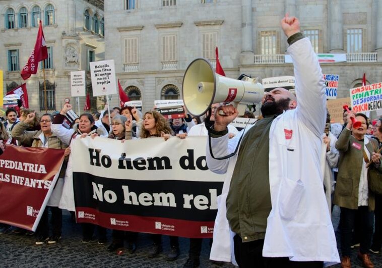 Médicos catalanes y Govern volverán a negociar el martes, a un día de la huelga