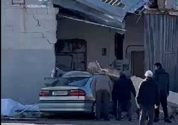 Muere tras chocar su vehículo contra la fachada de un comercio chino en Torrijos