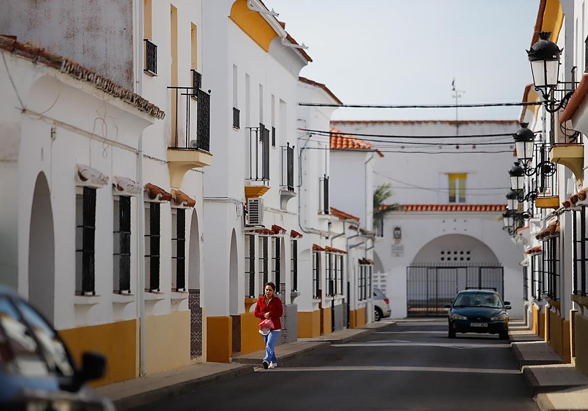 Una calle de Valsequillo, en el norte de Córdoba, prácticamente vacía, al mediodía