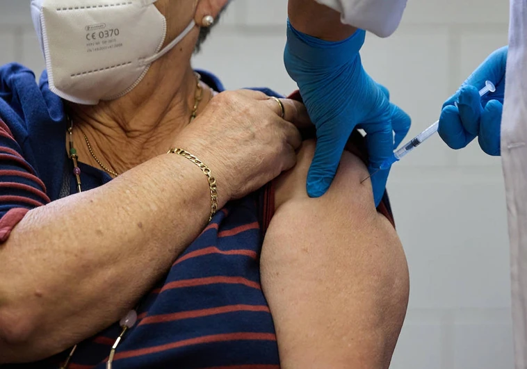 Madrid amplía hasta el 15 de febrero la campaña de vacunación frente a la gripe al superar el umbral epidémico