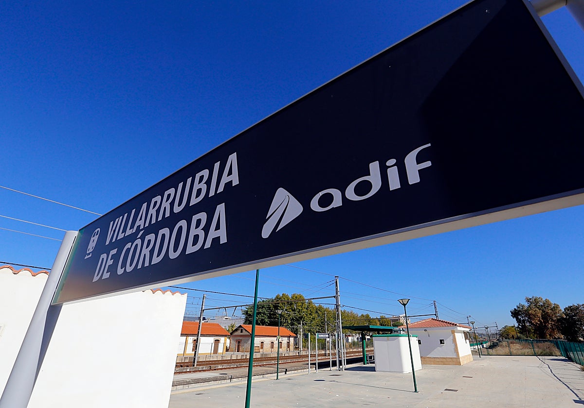 Cartel indicador de la estación de Villarrubia