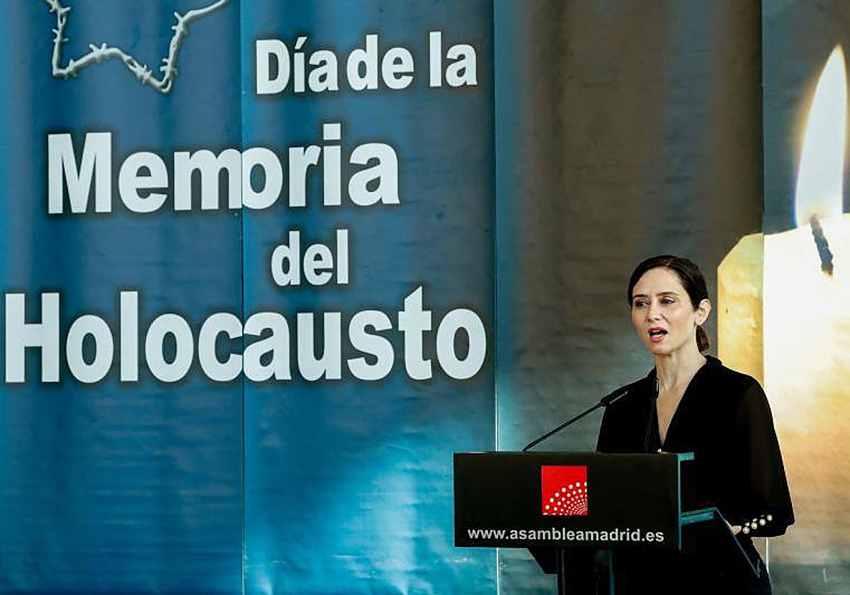 La presidenta de la Comunidad de Madrid, ayer durante su intervención en la Asamblea