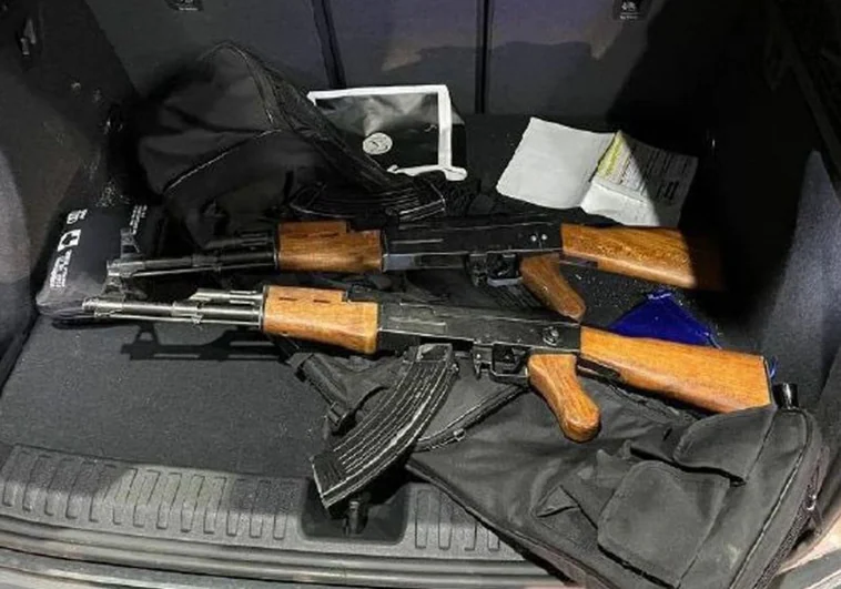 Dos detenidos por viajar con dos fusiles AK-47 en la AP-7 en Gerona