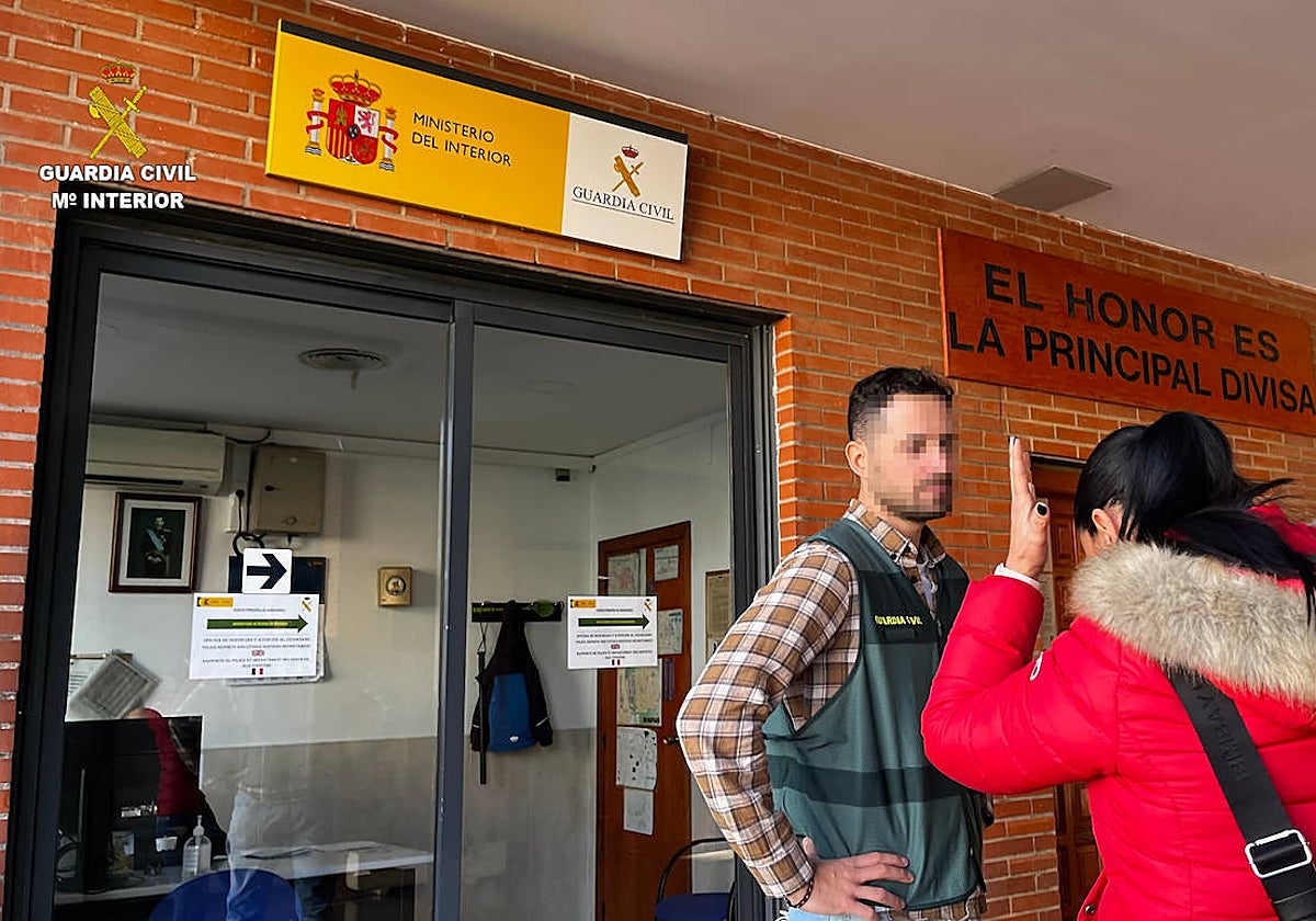 Imagen de un agente de la Guardia Civil en Valencia