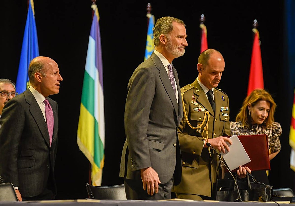 El Rey Felipe VI durante la entrega de despachos en Barcelona