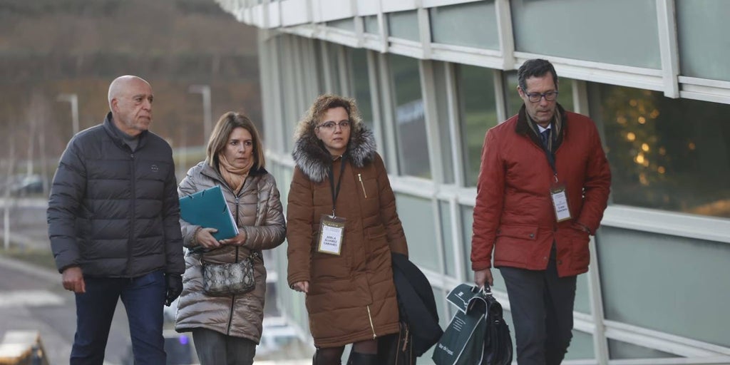 Un alto cargo de Adif señala a Renfe por no controlar el uso del móvil ...