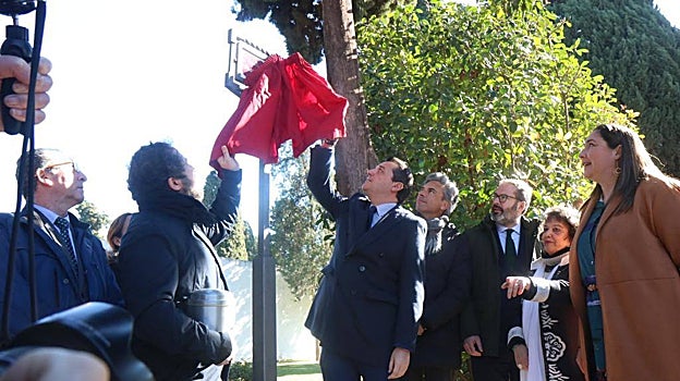 José María Bellido y Mateo Liébana inauguran el nuevo Paseo de los Ilustres