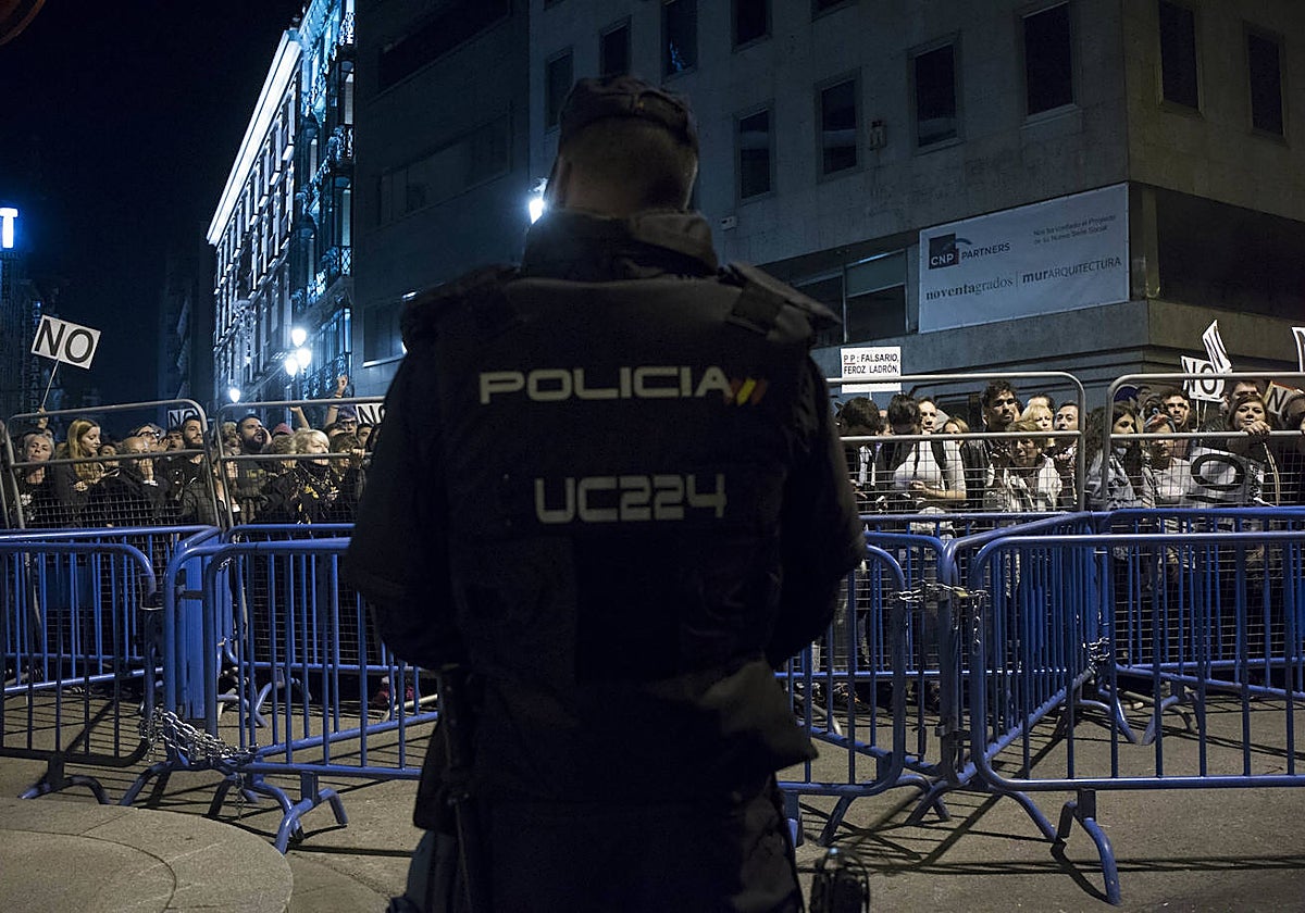 Protesta durante la investidura de Rajoy, en 2016