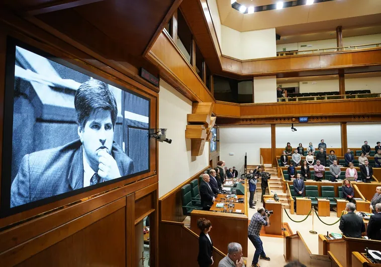 El Parlamento vasco recuerda a Gregorio Ordóñez cuando se cumplen 28 años de su asesinato